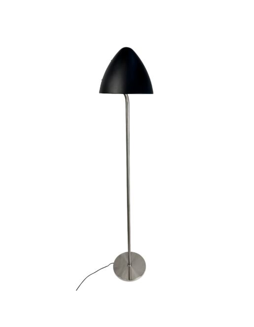 Dyberg-Larsen-Oulu-Gulvlampe-Sort-Staal-1.jpg