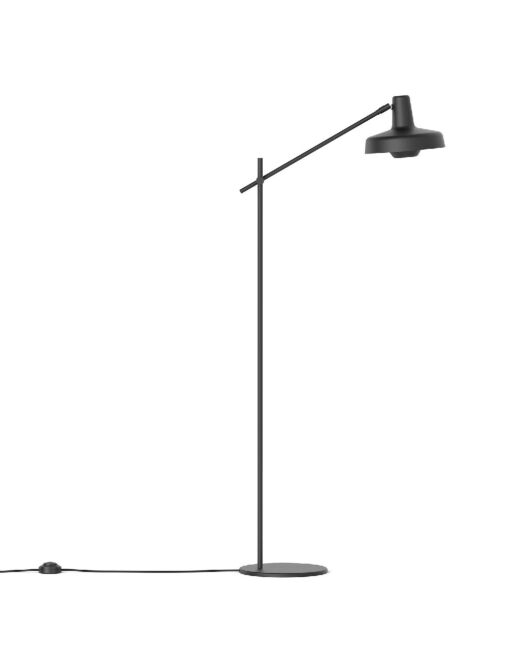 Grupa-Arigato-Gulvlampe-Sort-PRODUKT.jpg
