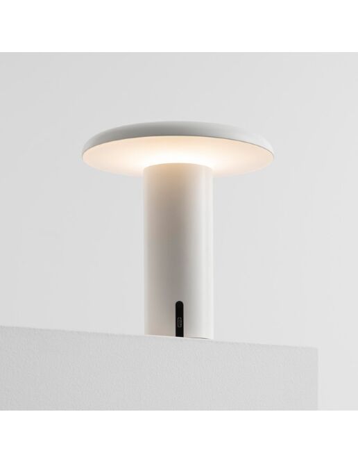 artemide_takku_portable_bordlampe_hvid-min.jpg