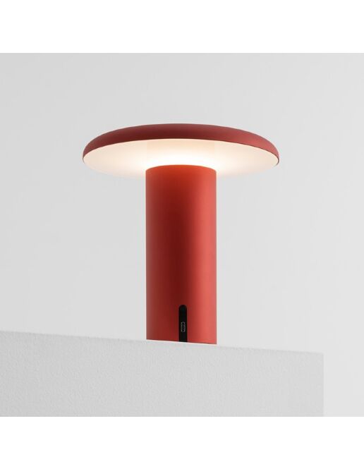 artemide_takku_portable_bordlampe_roed-min.jpg
