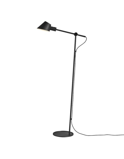 stay-gulvlampe-sort-2-min.jpg