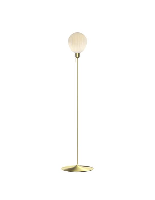 umage-around-the-world-gulvlampe-messing-med-lys-min.jpg