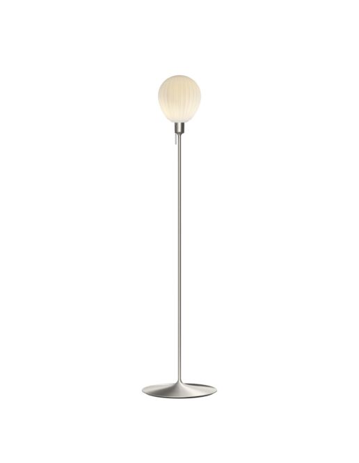umage-around-the-world-gulvlampe-steel-med-lys.jpg