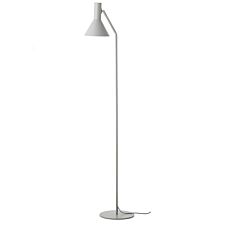 Frandsen-Lyss-gulvlampe-graa.jpg