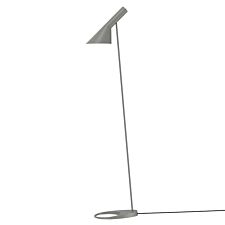 louis-poulsen-aj-gulvlampe-warm-grey-min.jpg