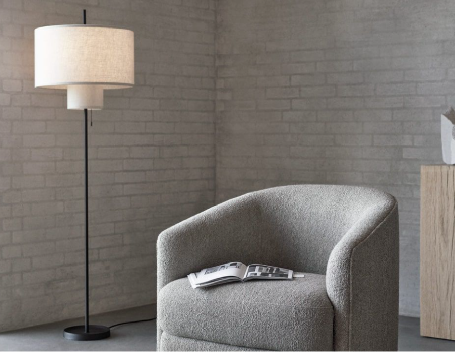 New Works Margin Gulvlampe med 2 tekstil sk&aelig;rme i lys farve og sort stander
