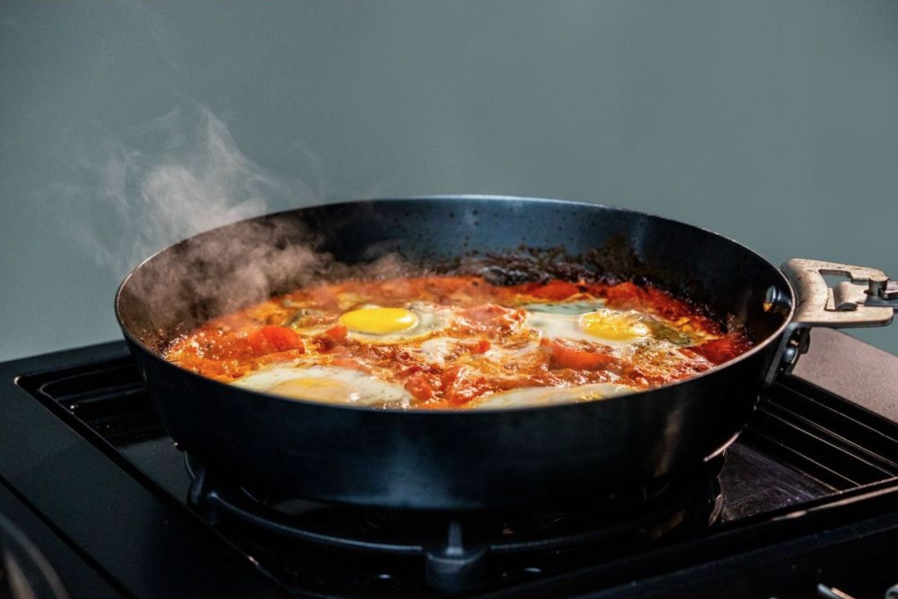 Stegepande p&aring; grill fra Outdoorchef