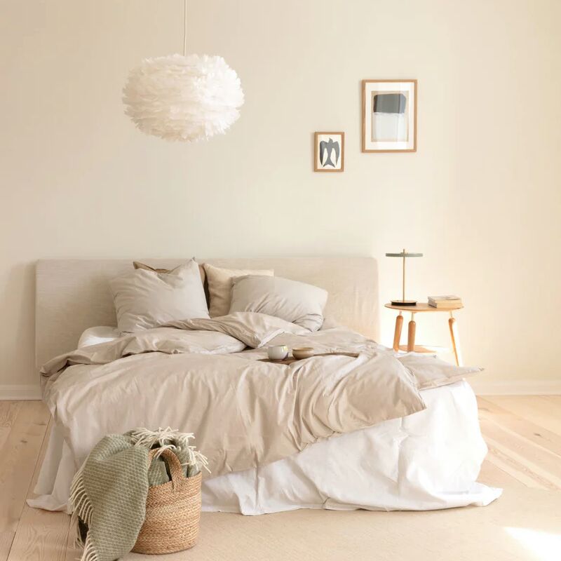 Stor rund fjerlampe i hvid