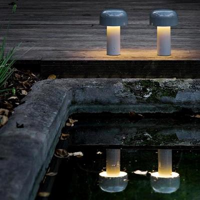 Bellhop bordlampe fra Flos