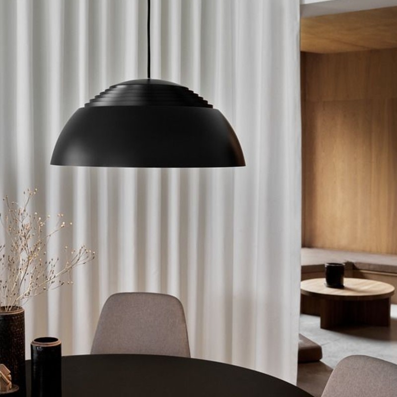 AJ Eklipta pendlen blev oprindeligt designet til SAS Royal Hotel af Arne Jacobsen