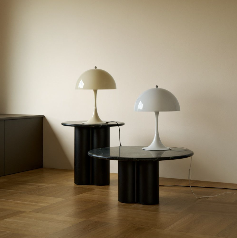 Panthella Bordlampe med stor halvrund sk&aelig;rm og trompetfod