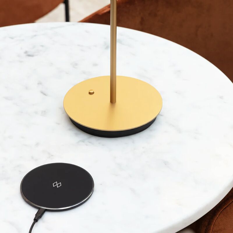 Umage Unifier opladerstation, opladerplade, som kan bruges til at s&aelig;tte Asteria bordlampe direkte ovenp&aring; og oplade