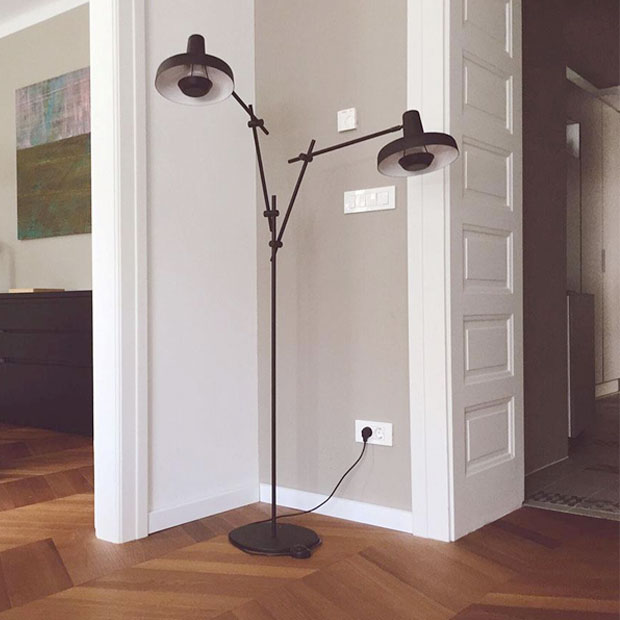Gulvlampe fra Grupa Products - Prismatch.